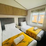Silver Wood Lodge With Hot Tub
